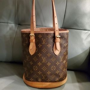 Louis Vuitton  *Bucket Bag*